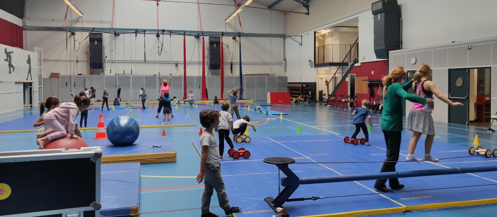 Atelier de cirque au gymnase Ronsard